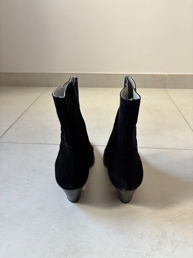 Stivaletti neri in camoscio 37