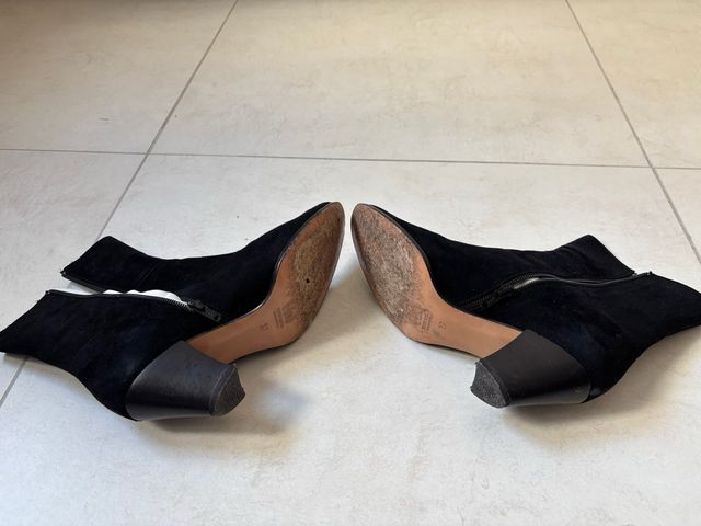 Stivaletti neri in camoscio 37