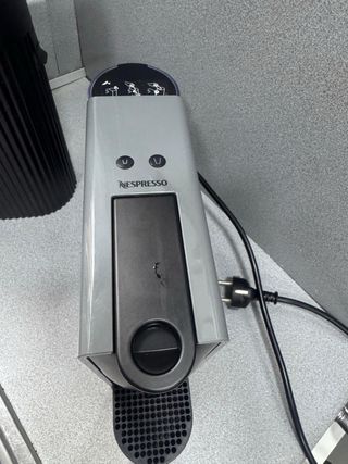 Cafetera Krups y complementos.