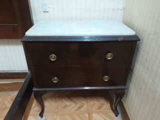 Cajonera y dormitorio antiguo
