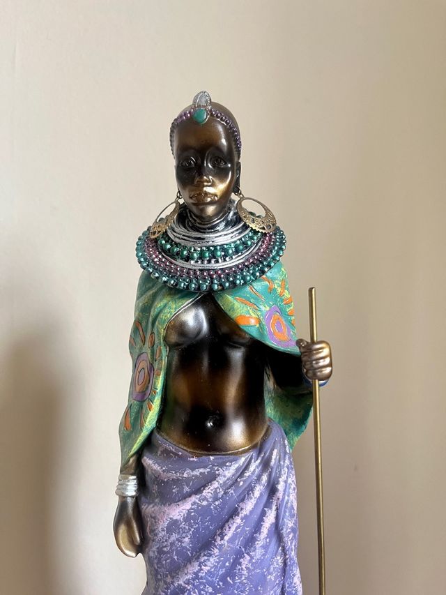 Figura étnica de ceramica nueva a estrenar