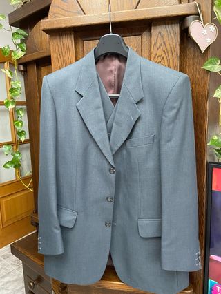 Traje caballero. Pantalón, chaleco y chaqueta.