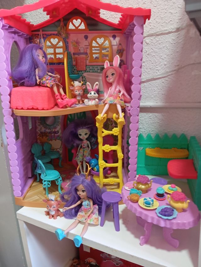 Muñecas y casita enchandimals 