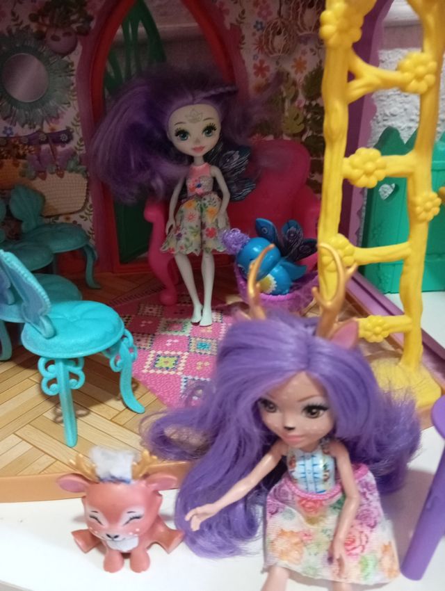 Muñecas y casita enchandimals 