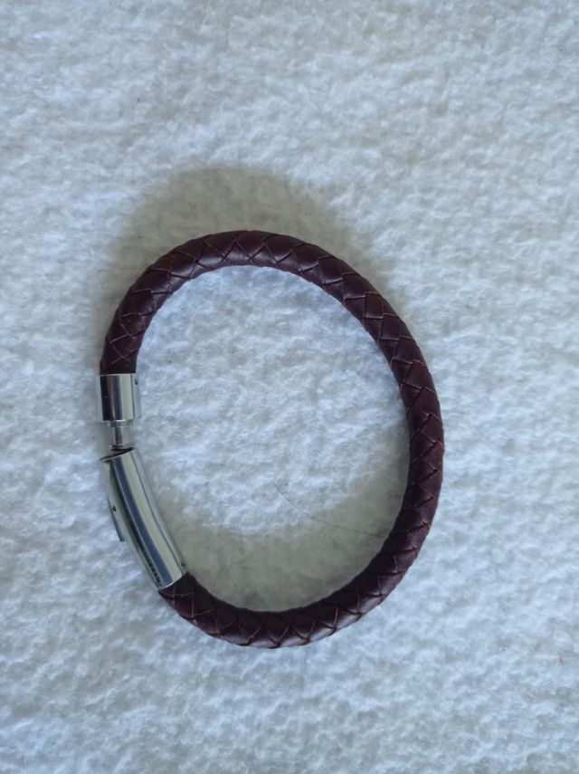 Pulsera de cuero y acero marca Lotus