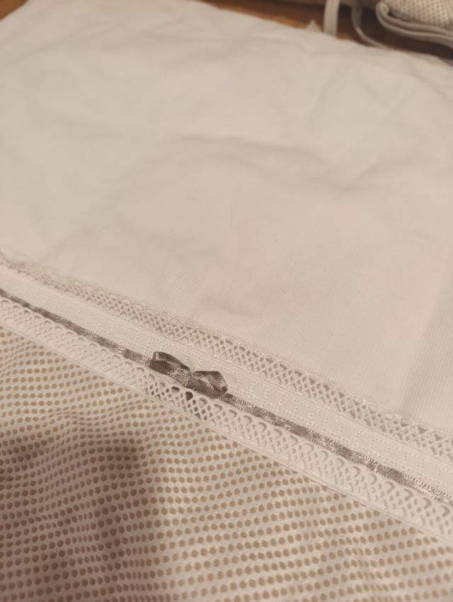 Colcha y chichonera minicuna