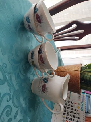 Tazas café y jarra leche