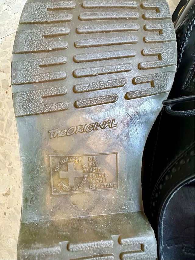 Dr. Martens 42