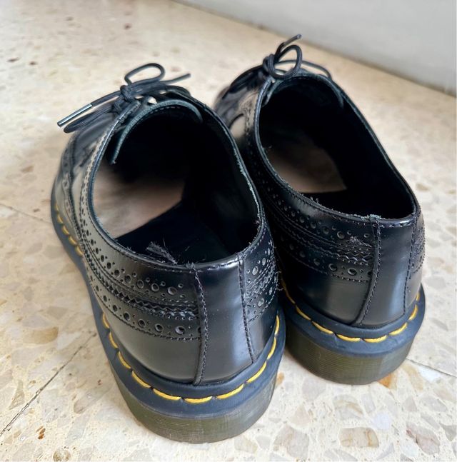 Dr. Martens 42