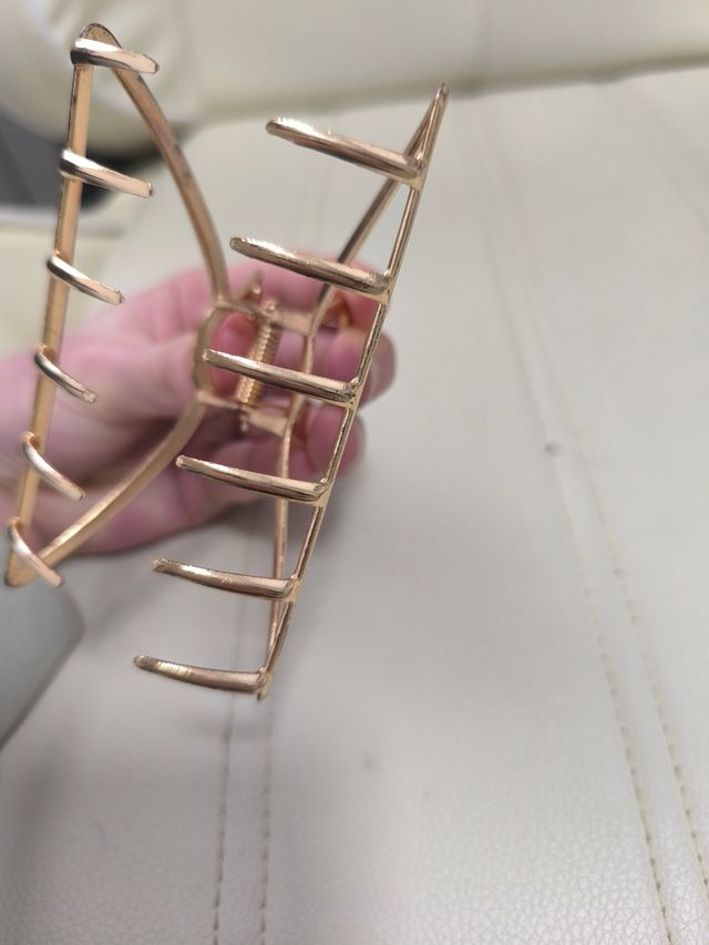 Pinza dorada Ale-hop