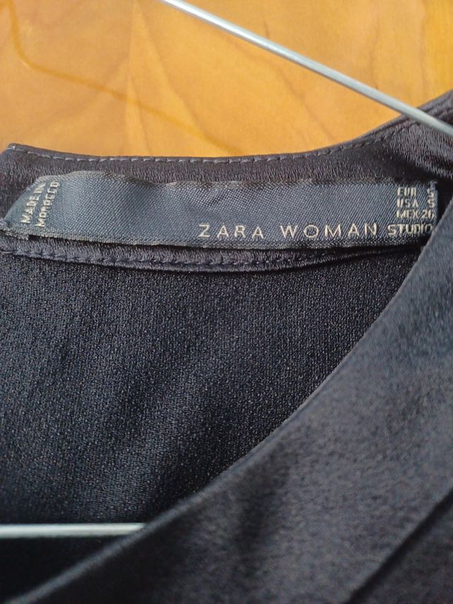 Blusa satinada de Zara