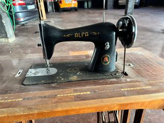 Maquina de coser alfa antigua