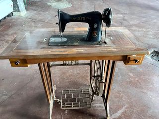 Maquina de coser alfa antigua