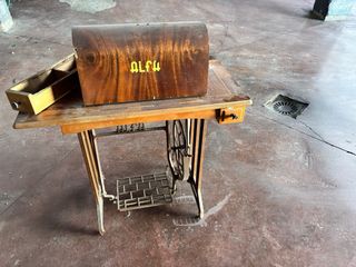 Maquina de coser alfa antigua