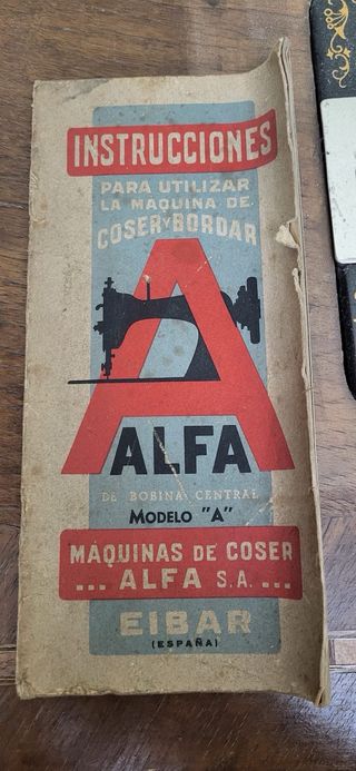 Máquina de coser antigua Alfa