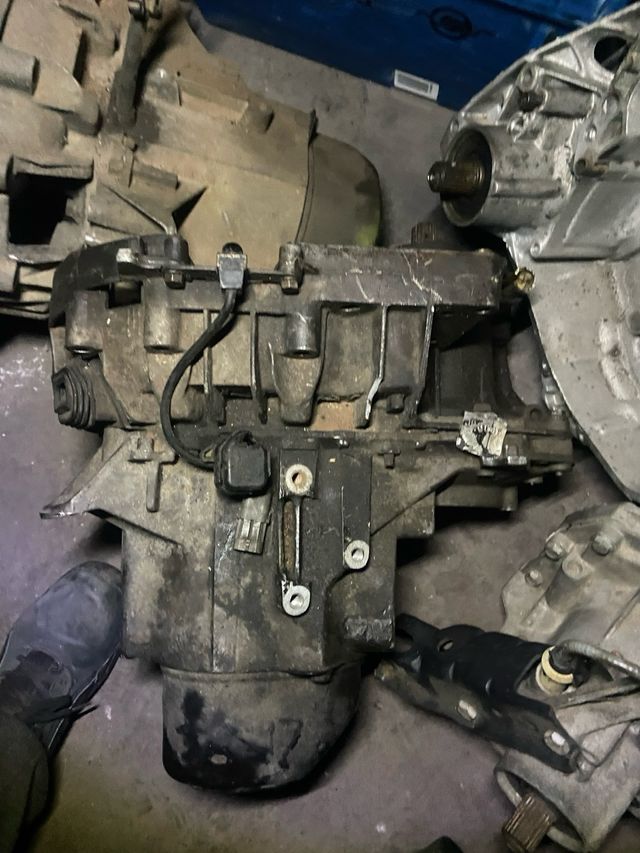 Cajas de canvio para clio y turbo