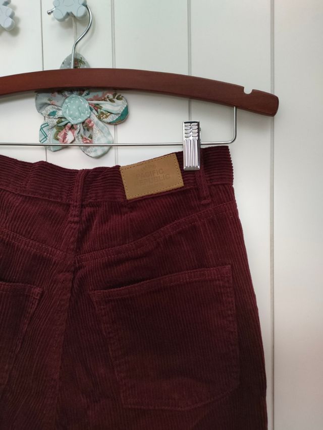 Pantalones de pana burdeos 