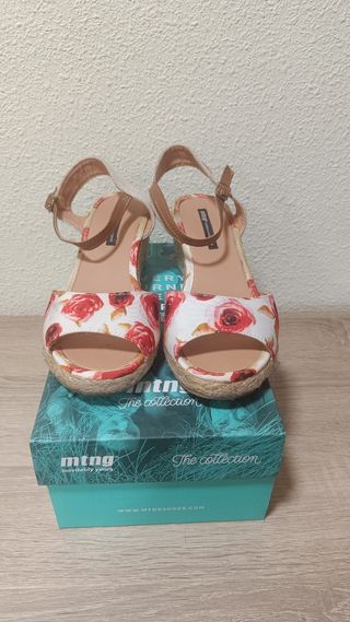 Sandalias flores suela esparto Mustang