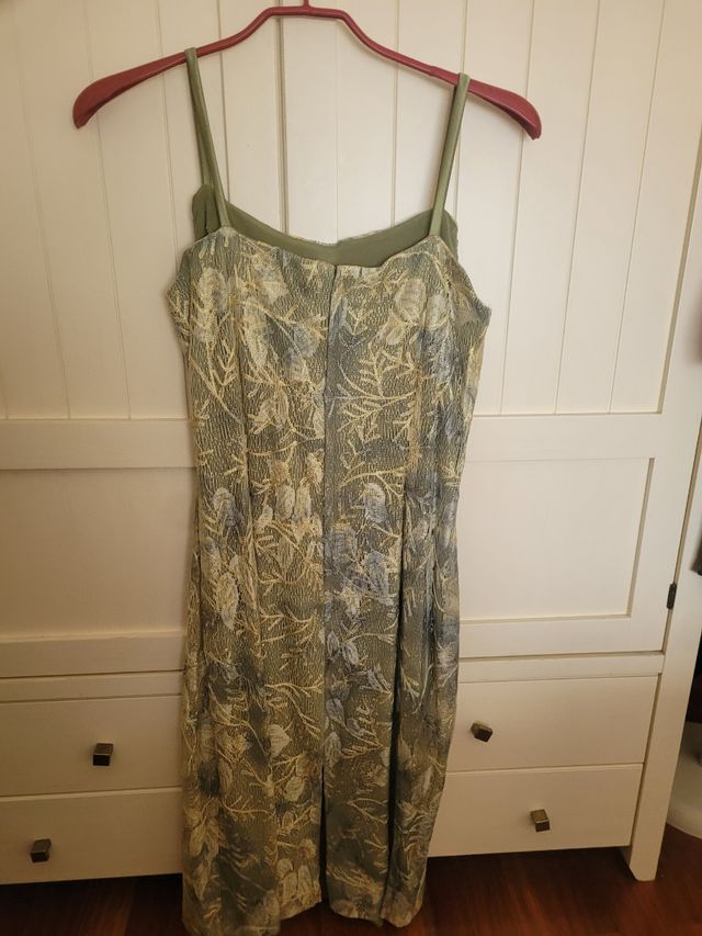 VESTIDO BROCADO FIESTA Y CHAL HACIENDO JUEGO