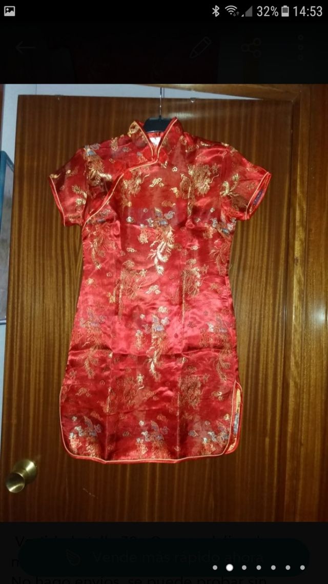 Vestido y sandalias.