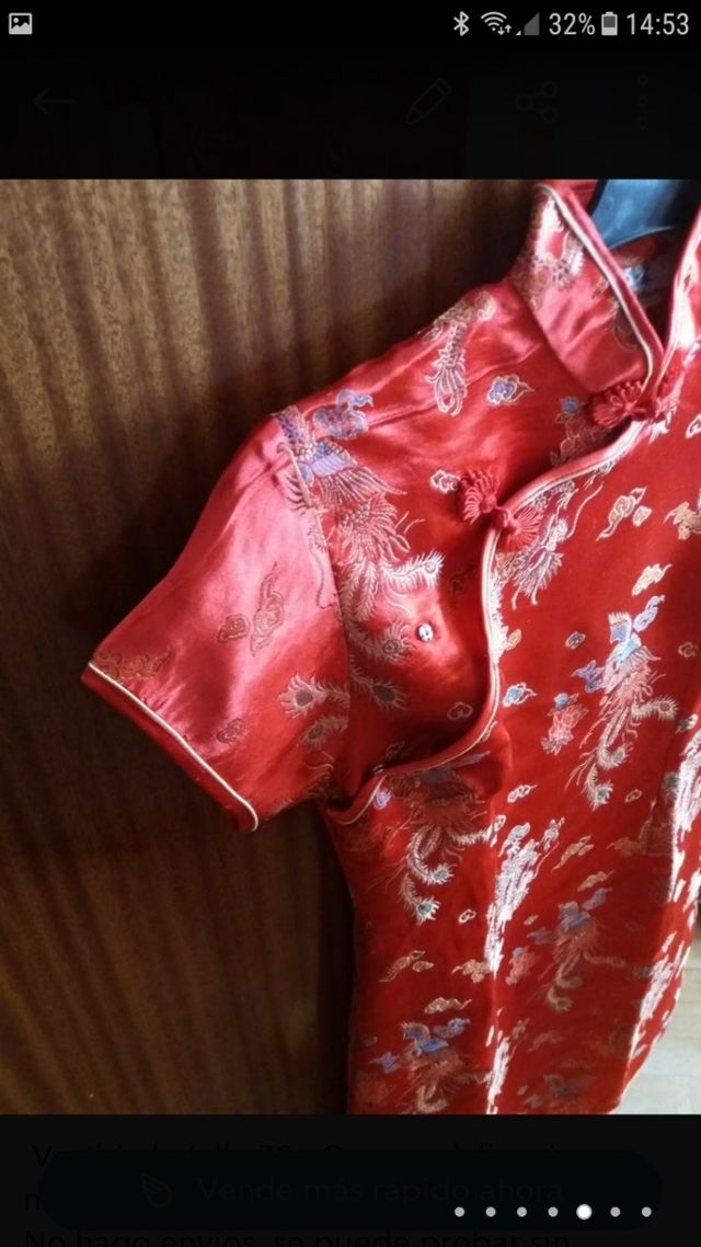 Vestido y sandalias.