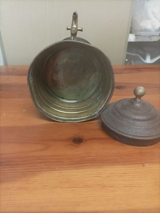 Tetera antigua de bronce