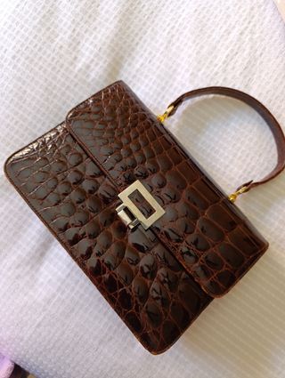 Bolso de piel de cocodrilo con funda