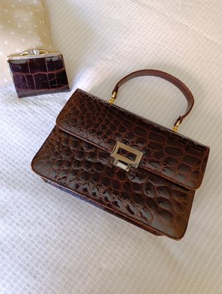 Bolso de piel de cocodrilo con funda