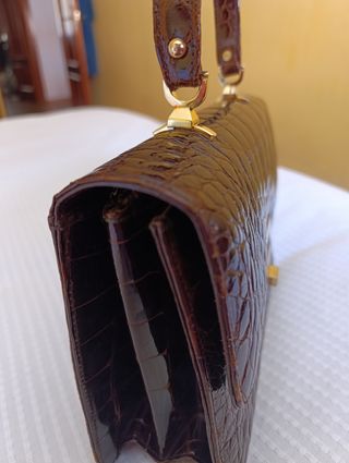 Bolso de piel de cocodrilo con funda