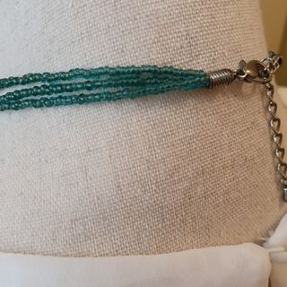 Collana con perline e dischetti in filo