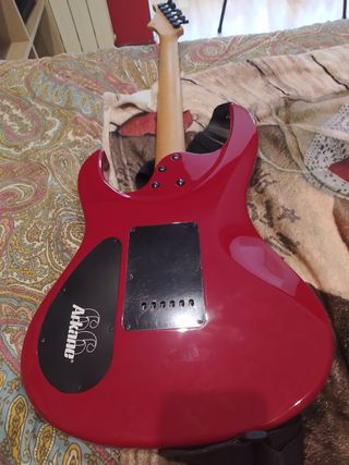 Guitarra eléctrica Arkane66 roja como nuevo