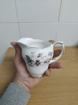 🇬🇧 Lechera de porcelana inglesa