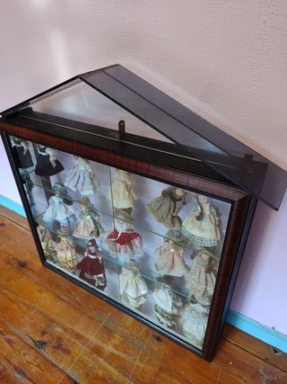 Vitrina muñecas porcelana