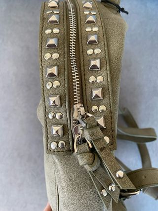 Mochila Parfois Nueva con tachuelas 