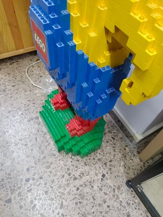 LEGO MUÑECO RECLAMO TIENDA