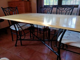 Mesa madera y 6 sillas forja...