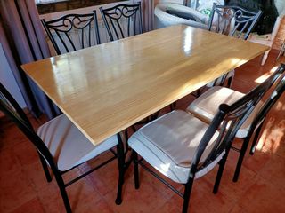Mesa madera y 6 sillas forja...