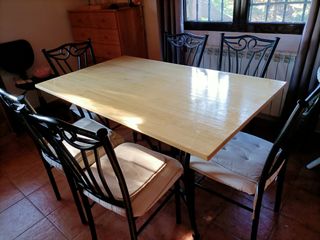 Mesa madera y 6 sillas forja...