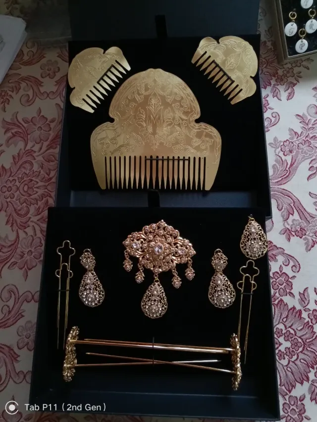 LOTE OFERTA Aderezo y peinetas fallera