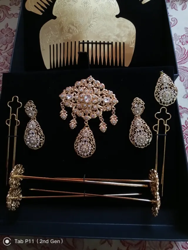 LOTE OFERTA Aderezo y peinetas fallera