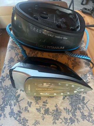 Centro de planchado Cecotec Plancha