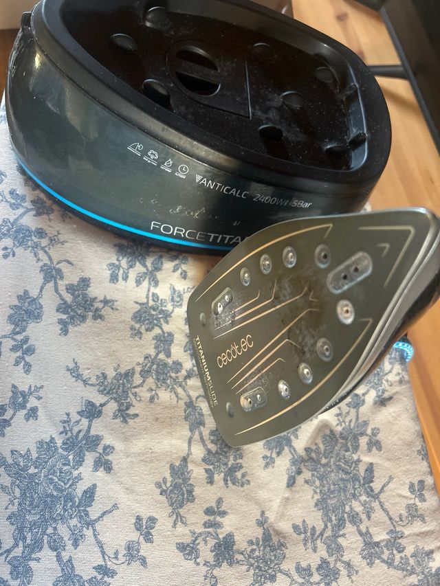 Centro de planchado Cecotec Plancha