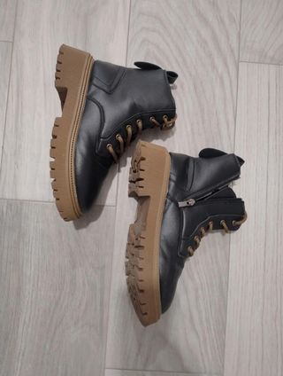 Stivaletti stringati foderati