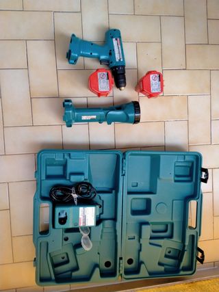 Maletín Makita con taladró   atornillador linterna