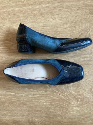 Zapatos de mujer de piel con tacón muy cómo