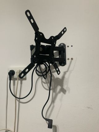 TV 40” full HD con soporte de pared 