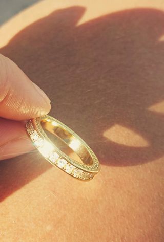 Anillo laminado en oro de 18k