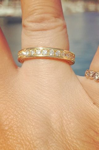 Anillo laminado en oro de 18k