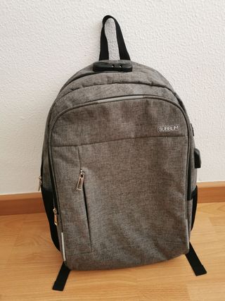 Mochila grande gris con carga portable USB