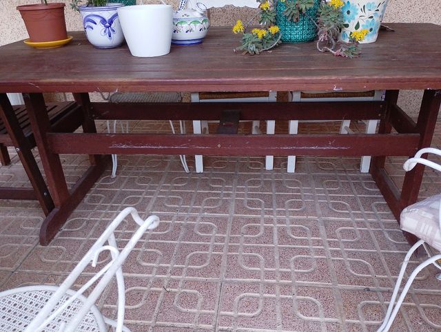 Mesa de jardín de madera
